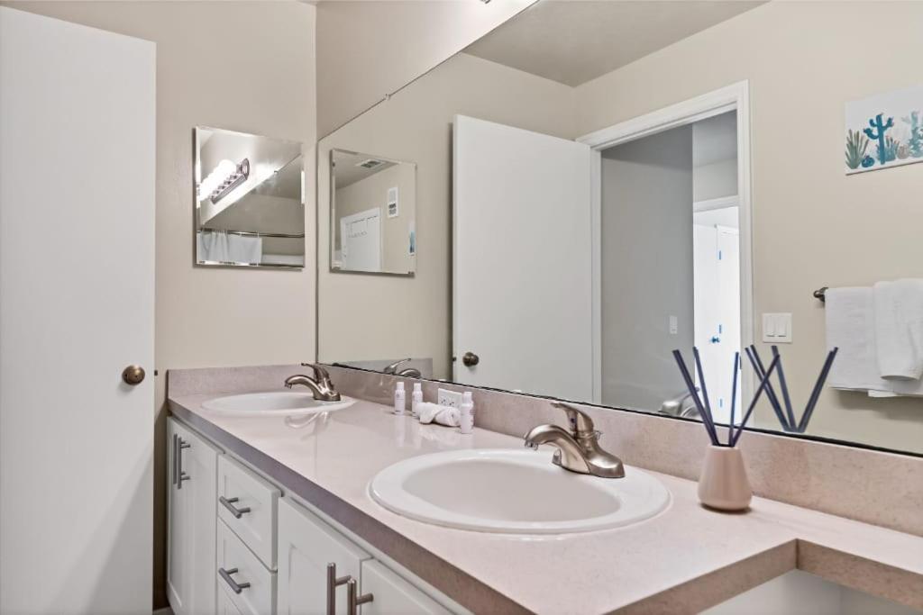 Designed 2Br With Balcony Pool And Gym Apartamento Bradenton Exterior foto